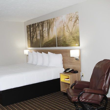 Days Inn By Wyndham Forest Zewnętrze zdjęcie