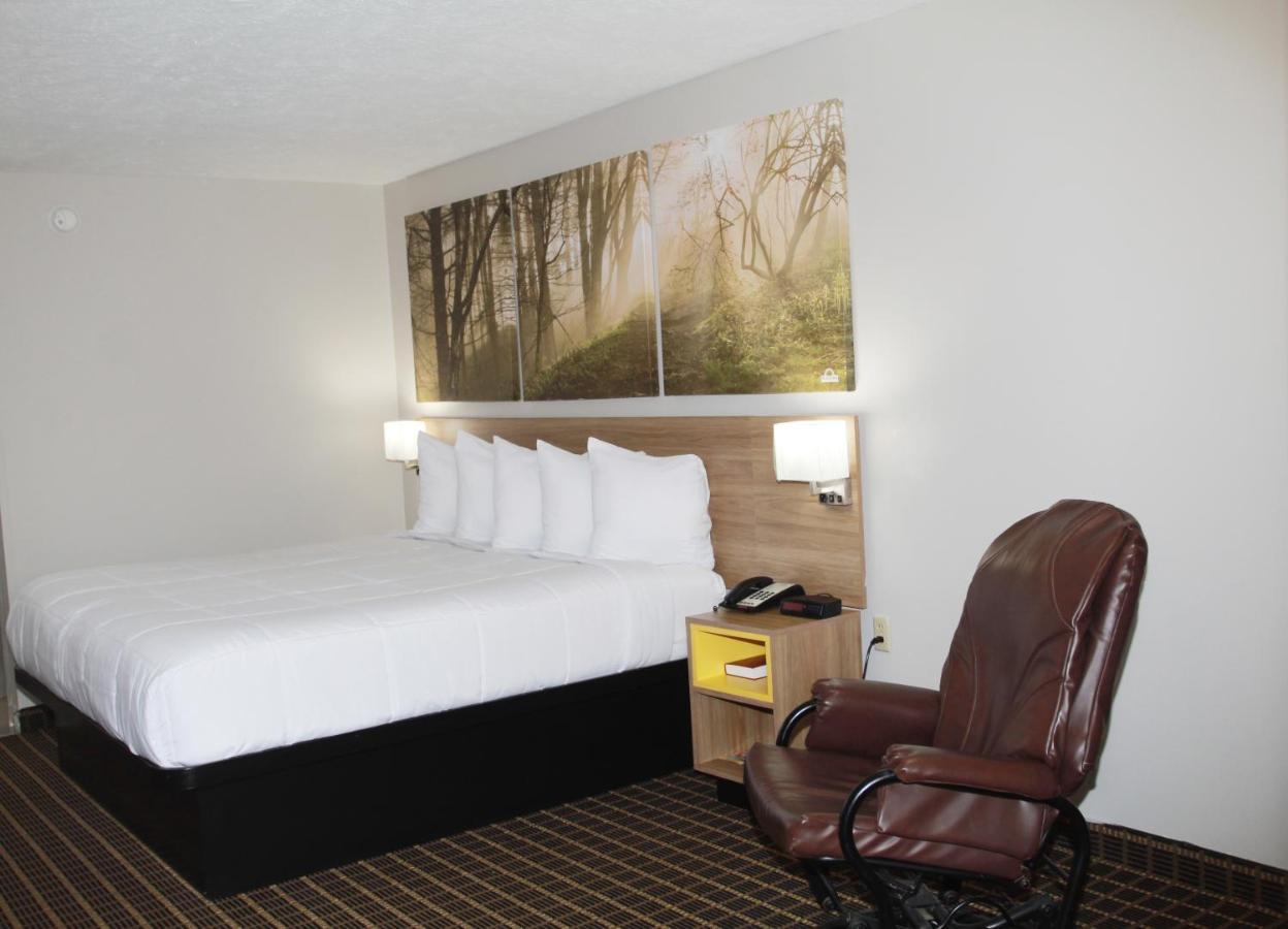 Days Inn By Wyndham Forest Zewnętrze zdjęcie